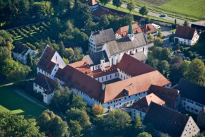 Гостиница Tagungshaus Kloster Heiligkreuztal  Альтайм